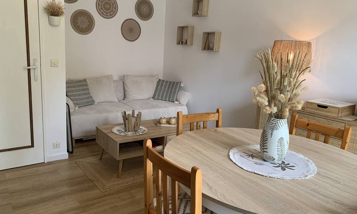 Merville-Franceville-Plage Apartment | Beachfront Duplex for 4 with Balcony & Free Parking