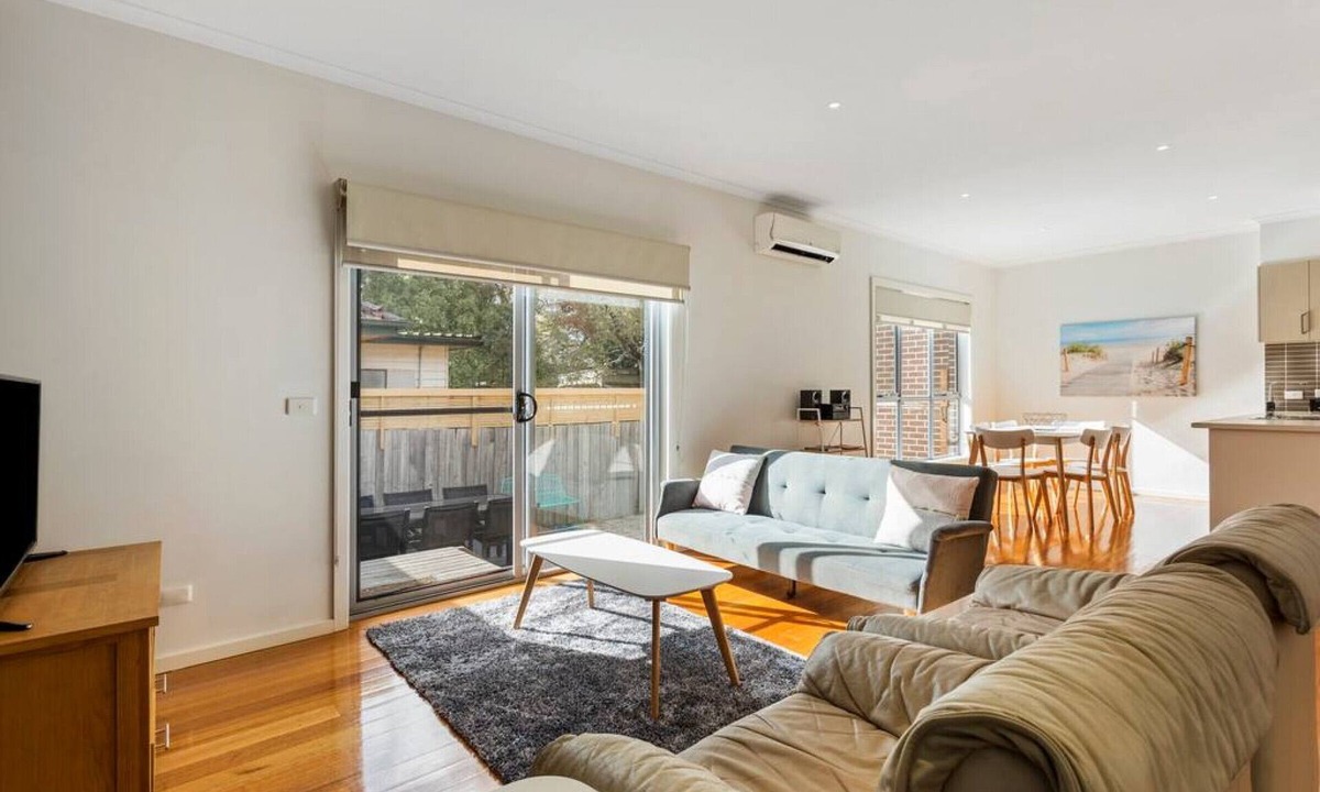 Dromana House | Beach 27 by Ready Set Stay - WiFi & Pet Friendly