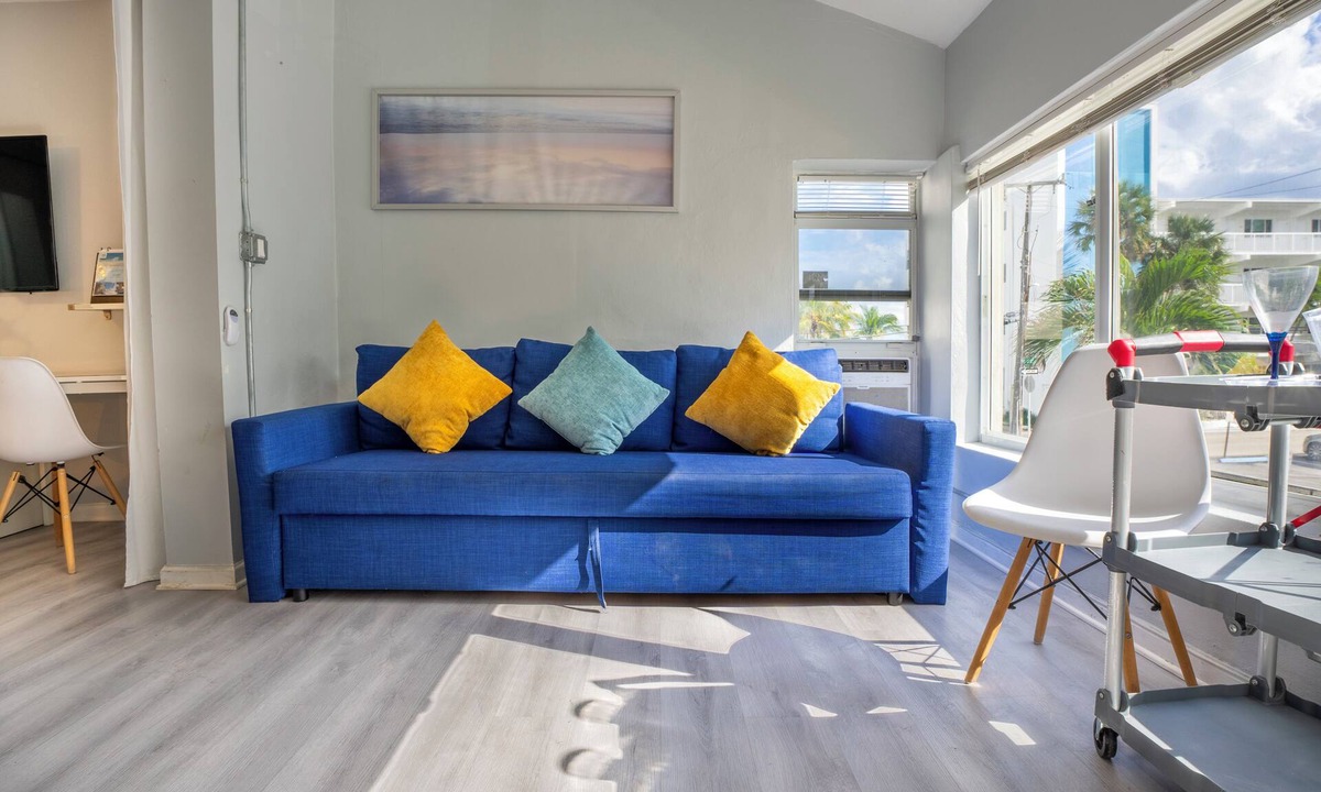 Hollywood South Central Beach Apartment | Beach #4 - B Few steps to the beach with pool