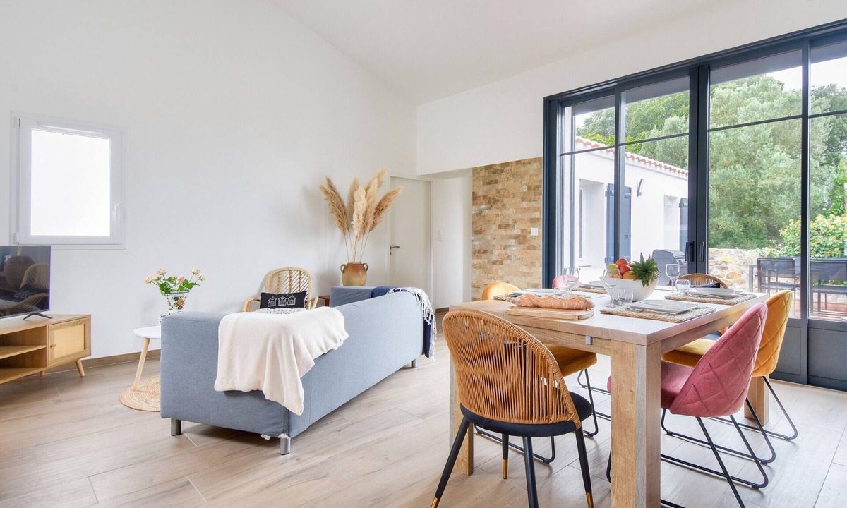 La Gueriniere House | Beach 400 m away - House for 4 with terrace
