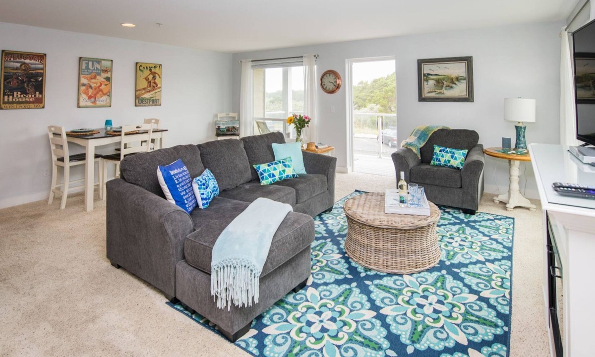 Westport Condo | Beach Access ~ Hot Tub ~ King Bed ~ EV Charger!