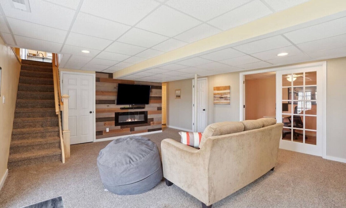 Norwalk House | Beach Access/Kid Friendly/Park/Office/4BR/2B