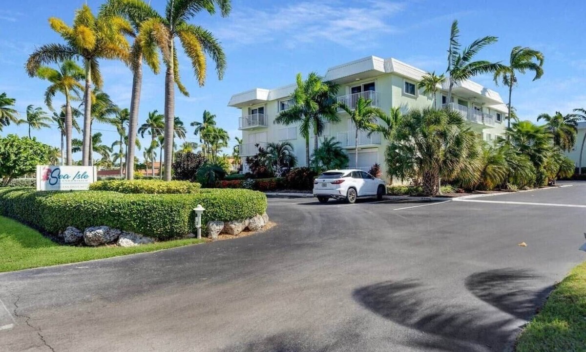 Key Colony Beach Condo | Beach Access & Pool-Peaceful 2BR Sea Isles Condo-Key Colony Beach-1st floor