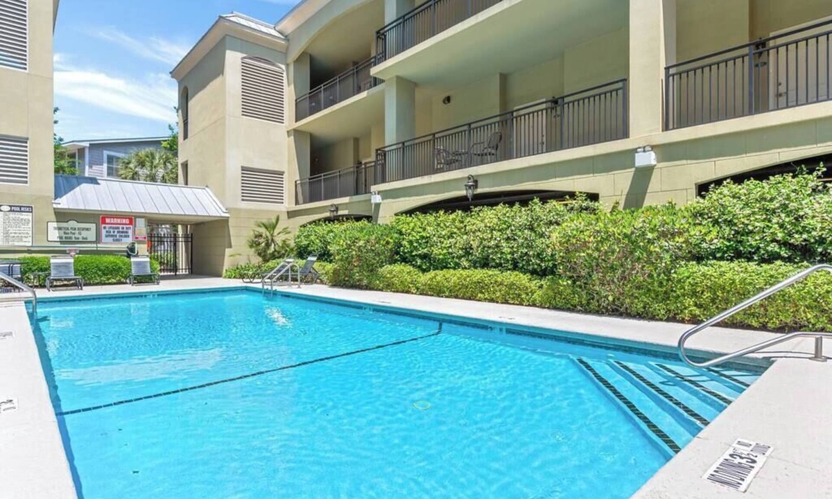 Demere Park Condo | Beach Air -optional BIKES-Pool-Walk 2 Pier Village