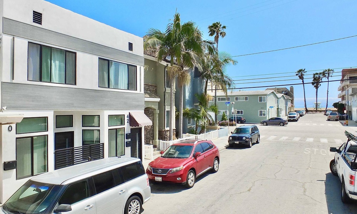 Peninsula Condo | Beach and Bay, Steps to Water, World Cup, Sleep 6