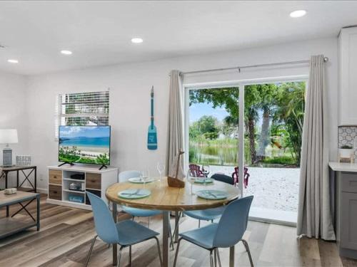Biggar House | Beach and Boaters Delight!