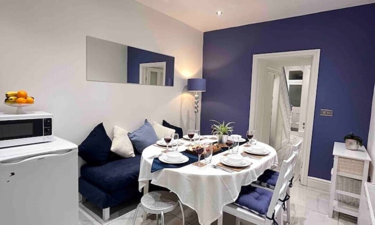 Llanelli House | Beach and golf course holiday home