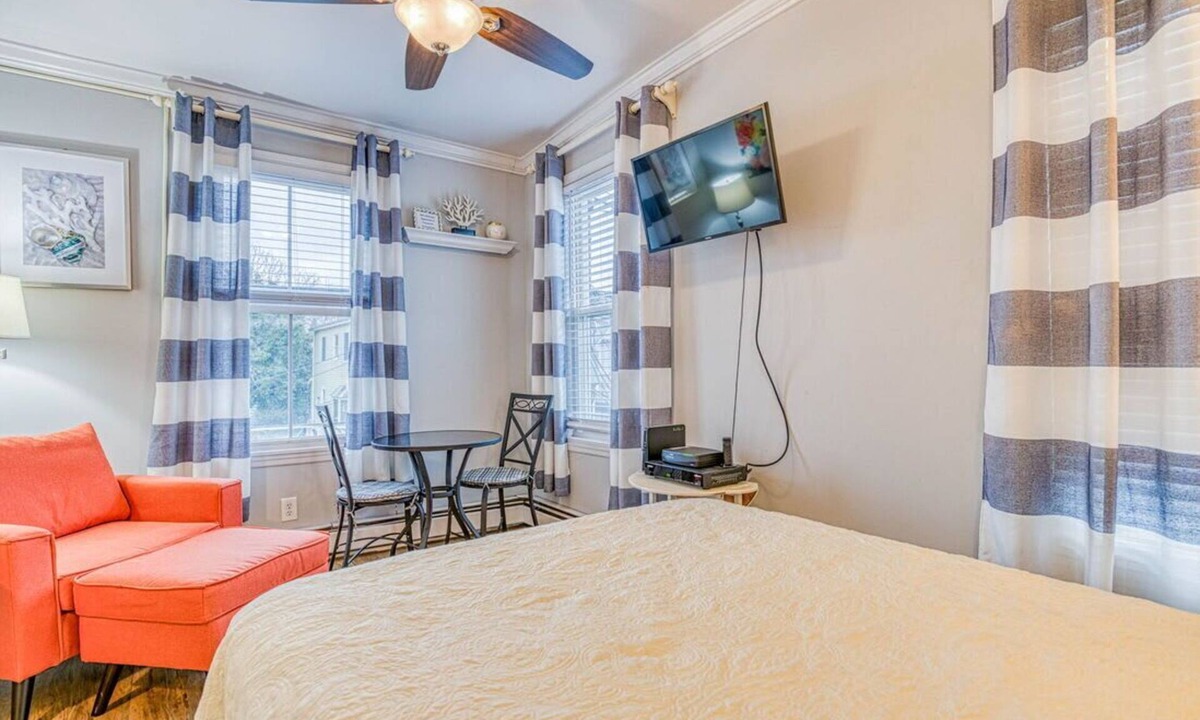 Ocean Grove Apartment | Beach Apartment #6 -Studio w/Bathroom & Kitchen