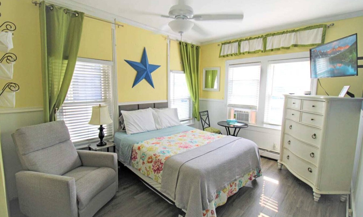 Ocean Grove Apartment | Beach Apt #2, Bright Studio w/Kitchen and Bath