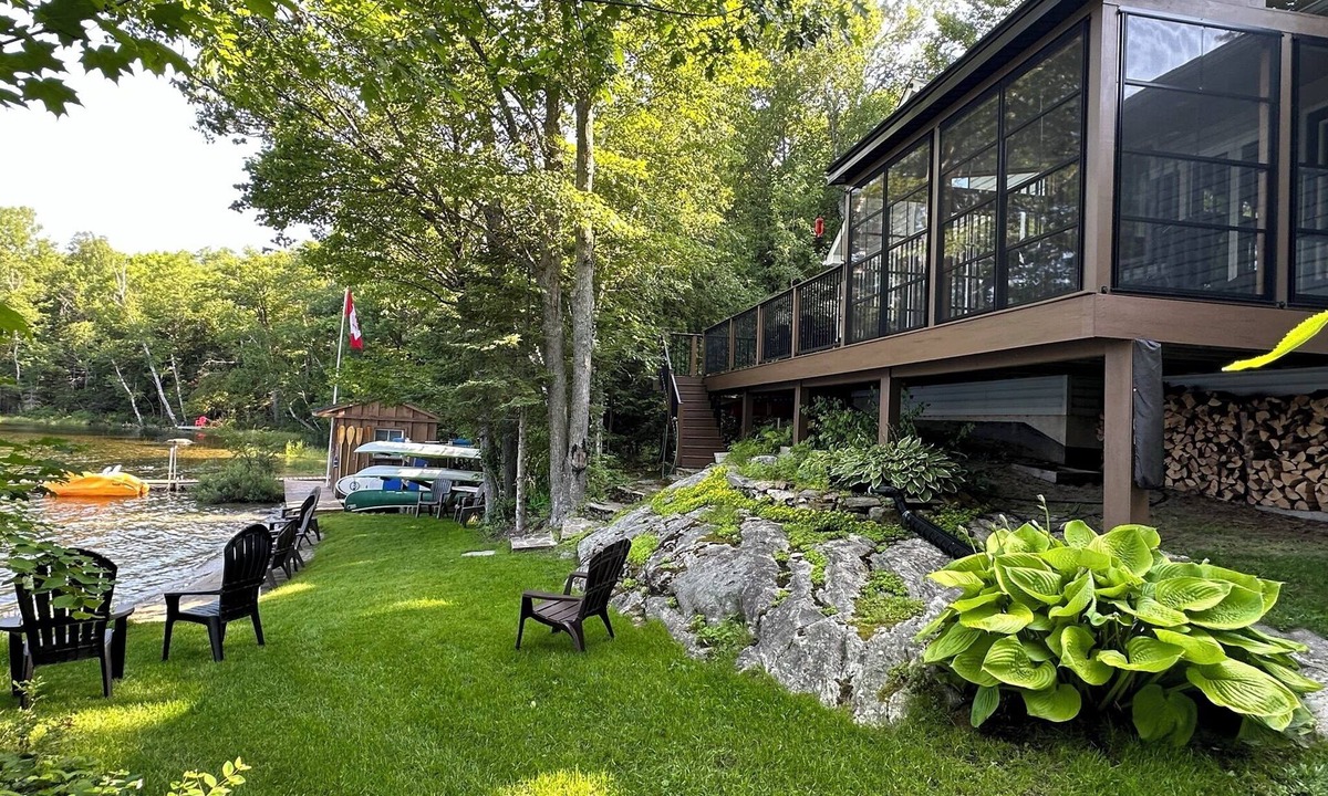 Algonquin Highlands Cottage | Beach Bay Cottage - Halls Lake. Private Shallow Sandy Beach