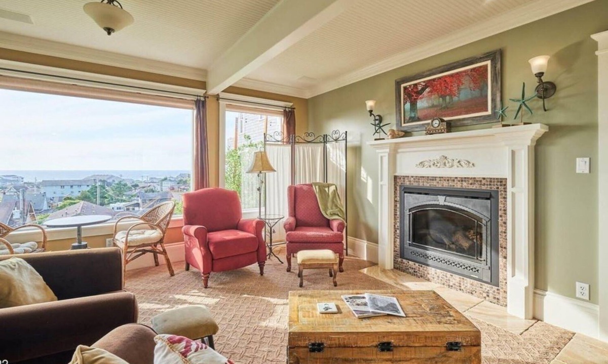 Newport House | Beach, Bayfront, Breweries. Picturesque Ocean View