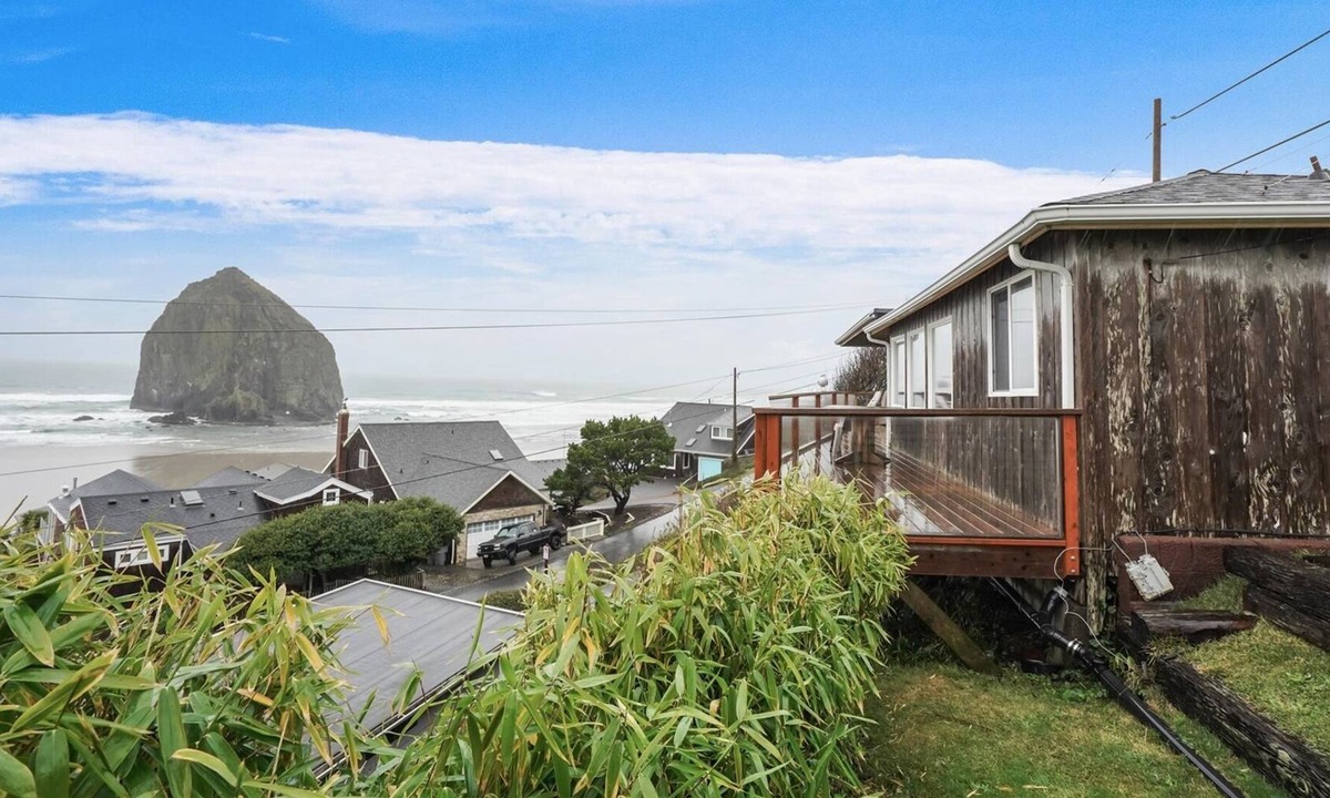Tolovana Park Cabin | Beach Bijou - Breathtaking Ocean Views!
