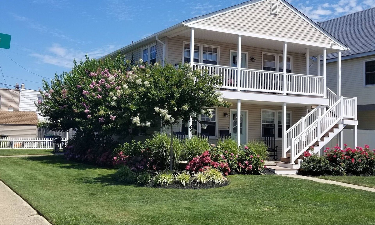 Brigantine House | Beach block! 4 Bed 2 Bath - 1st floor duplex!