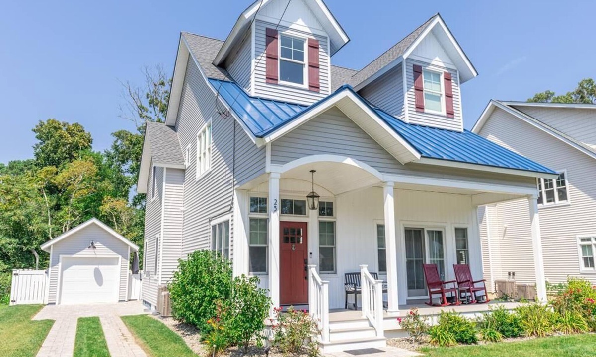 Town Bank House | Beach Block 4 Bed/3 Bath Home with Pool