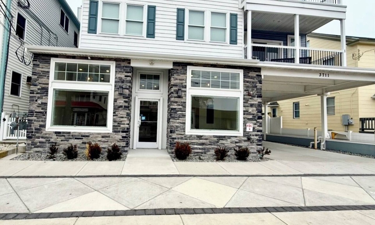 Sea Isle City House | Beach Block heart of Downtown Walk to Everything