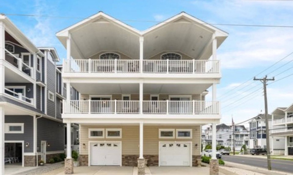 Sea Isle City House | BEACH BLOCK+Ocean Views! 5BR/3.5BA, Location