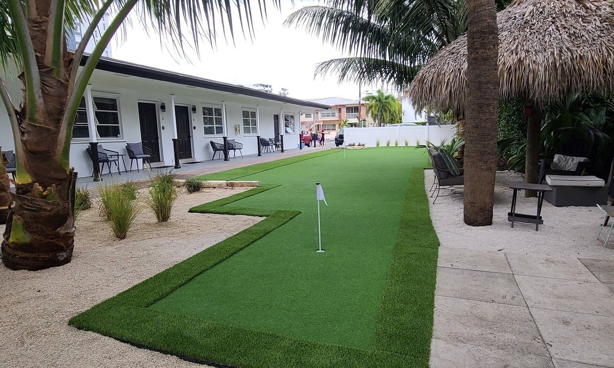 Pompano Beach Apartment | Beach Block Studio! Clean and Safe. Everything You Need For A Great Vacation.