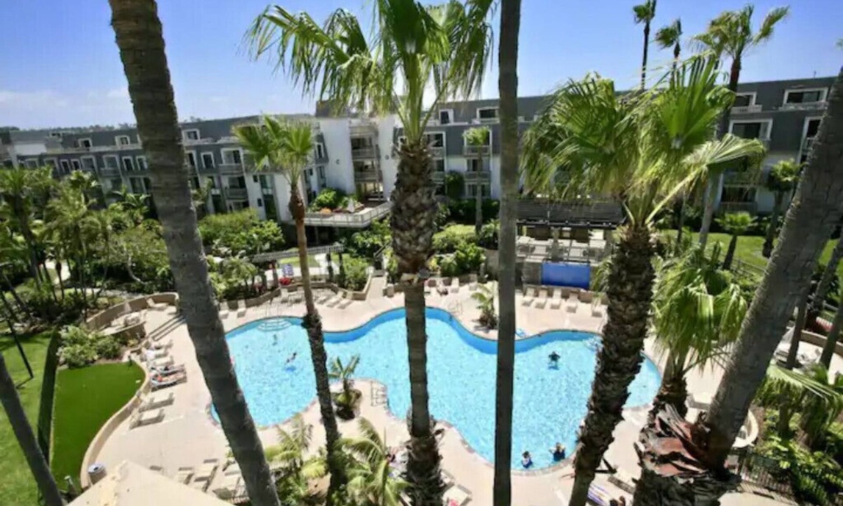 Oceanside Condo | *Beach Break* Oceanfront/Balcony/Walk Everywhere
