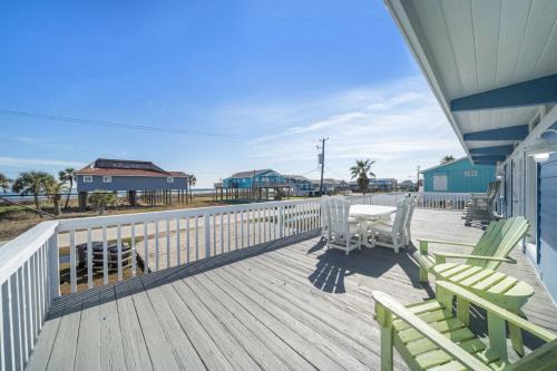 Jamaica Beach House | Beach Bungalow with Large Yard and Spectacular Ocean Views