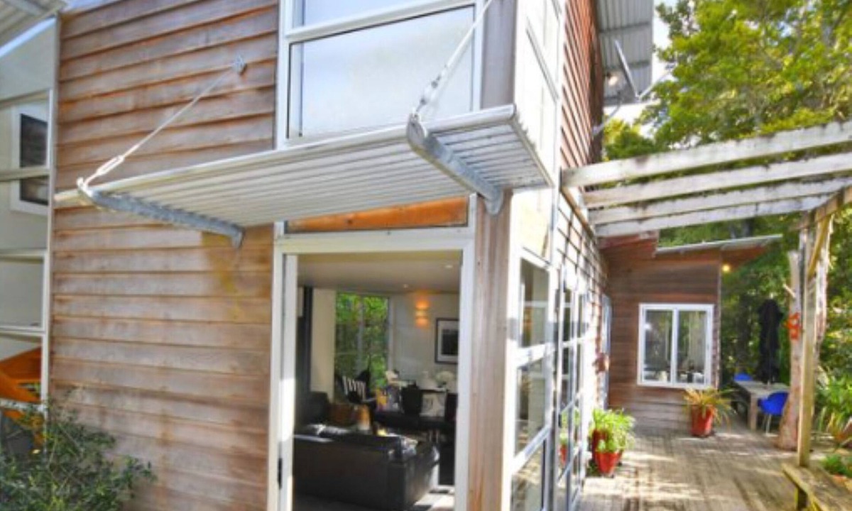 Leigh House | Beach/Bush peaceful getaway