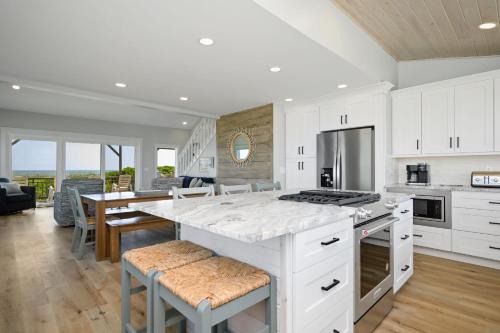 Caswell Beach House | Beach Buzz by Oak Island Accommodations