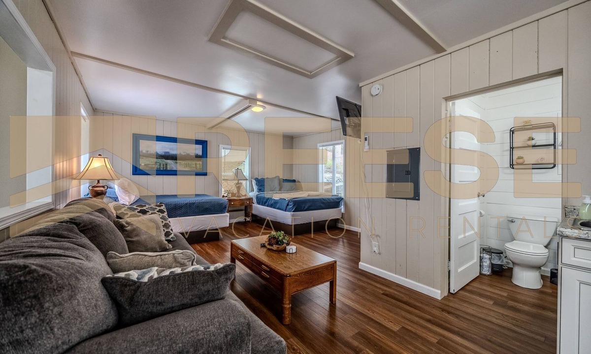 Lake Ozark Cabin | Beach Cabin #6, Private/Shared Beach - Cabin #6