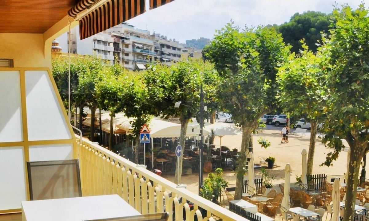 Sant Feliu de Guixols Apartment | Beach CostaBravaSi - 1st sea line, A/C, wifi