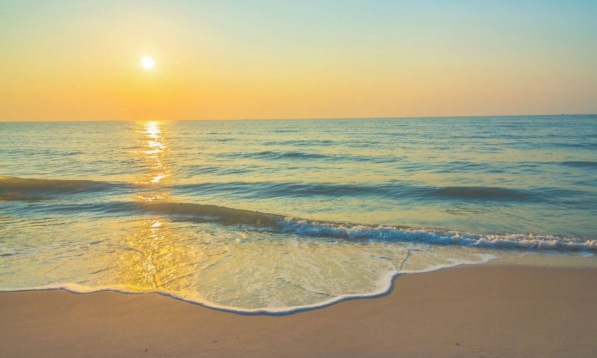 Calvert Beach-Long Beach House | Beach Combing & Relaxation