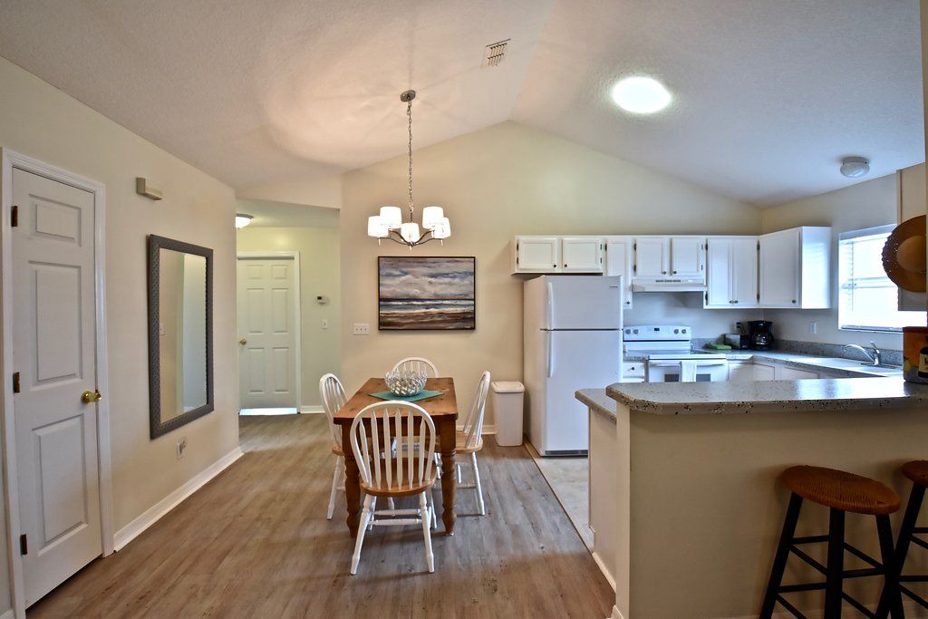 Coquina Gables House | Beach Cottage 3 minutes walk to the ocean