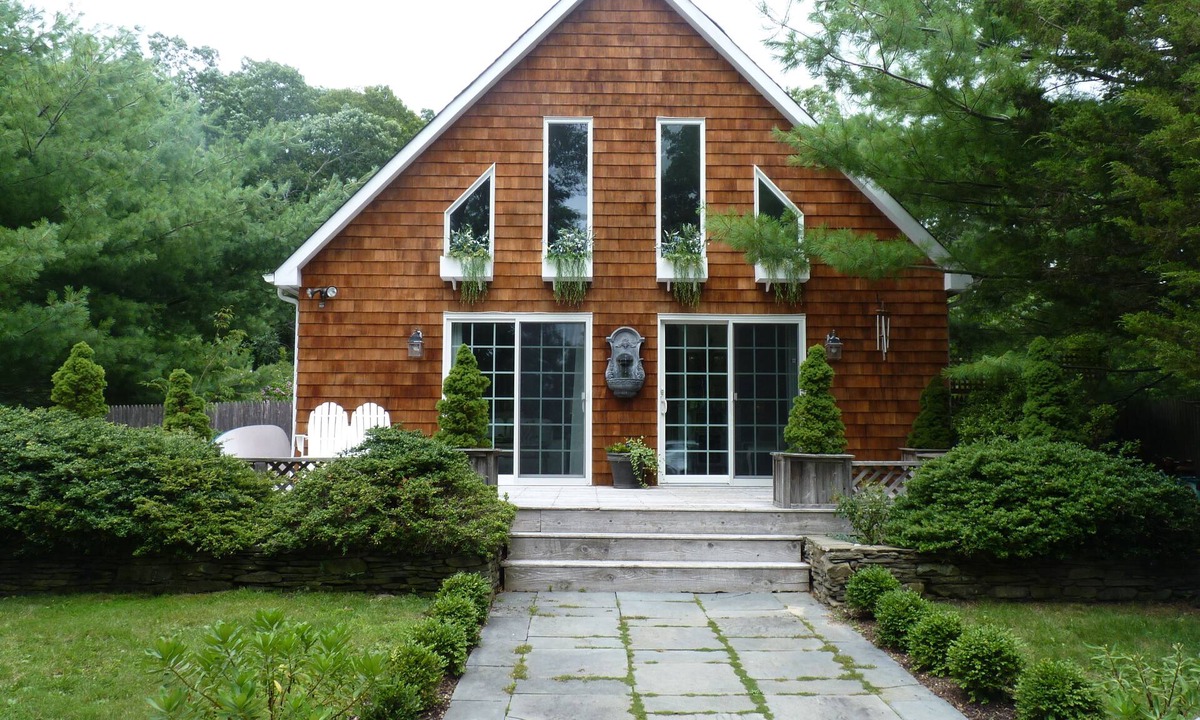 Springs House | Beach Cottage By The Bay
