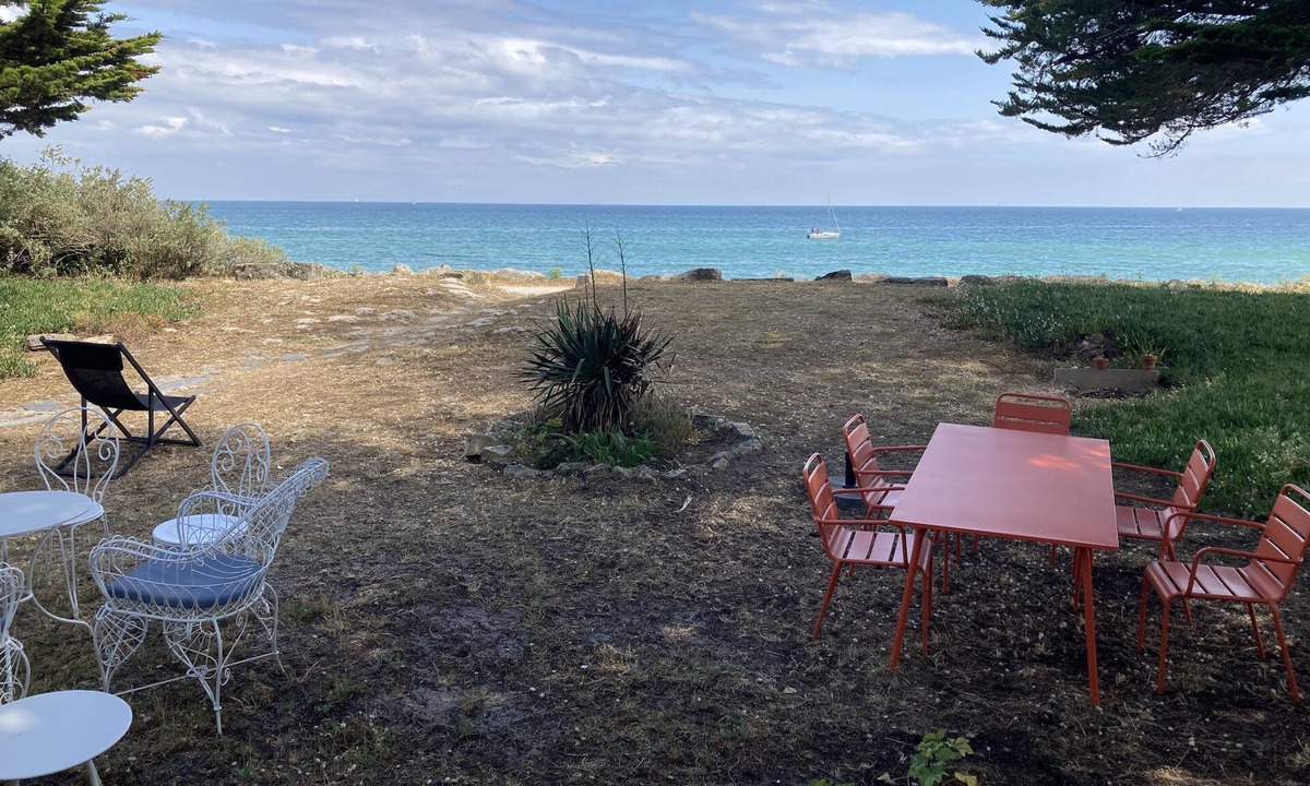 Ile-Tudy Cottage | Beach Cottage - direct access to the beach