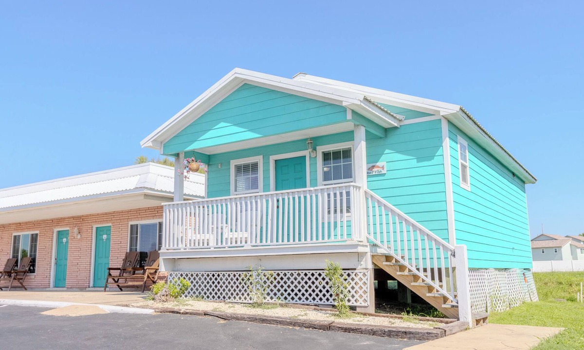 Port Aransas Cottage | Beach Cottage Pool + Hot Tub Sleeps 4
