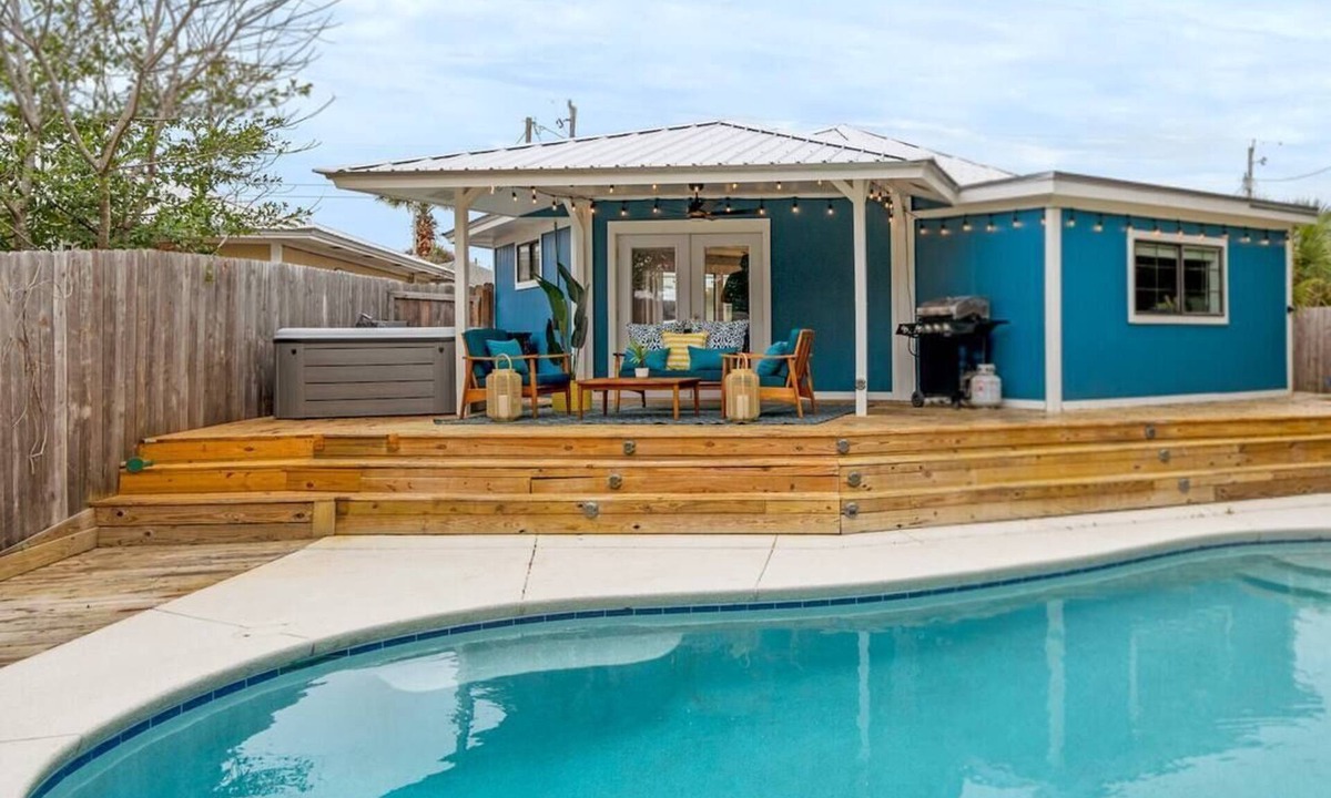 Riviera Beach Cottage | Beach cottage w/private pool & hot tub