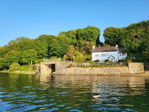 Lawrenny Villa | Beach Cottage, with stunning views