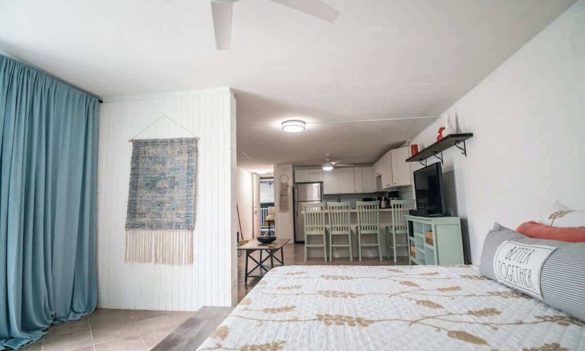 Punaluu Apartment | Beach & Country Beachfront Studio