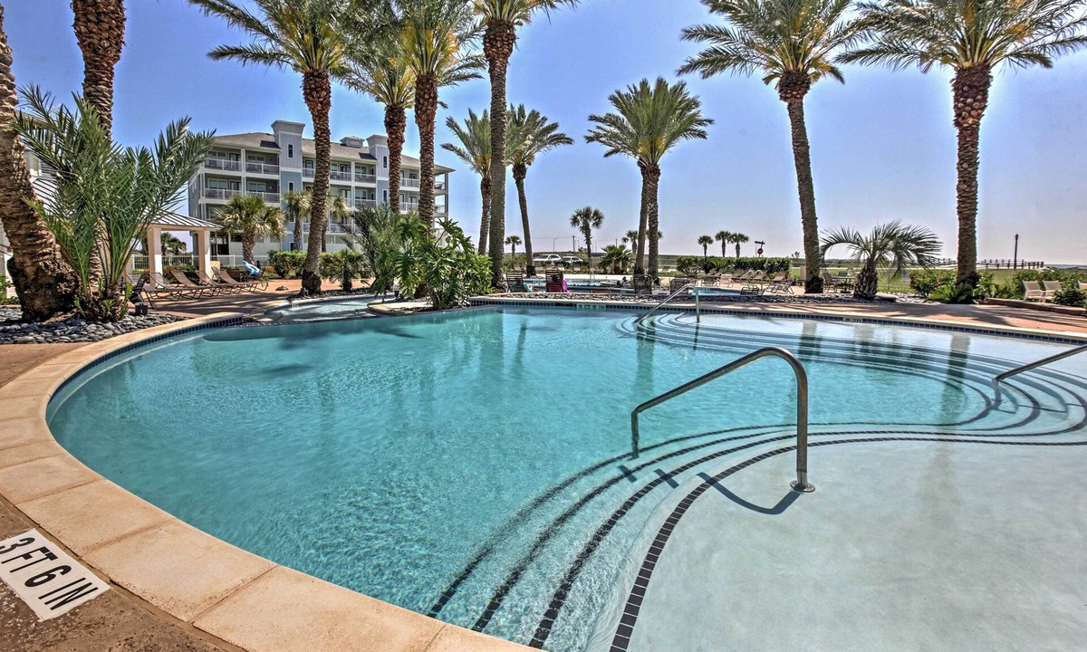 Red Fish Cove Condo | Beach Days & Resort-Style Fun! Galveston Retreat