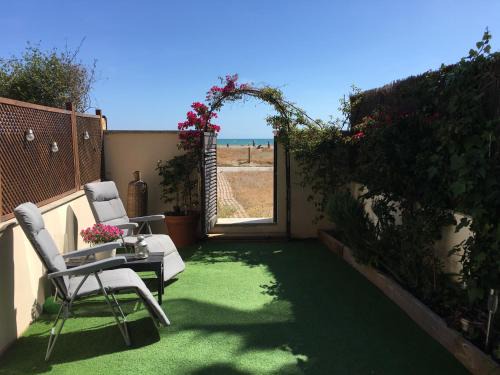 Castelldefels Apartment | Beach flat with garden
