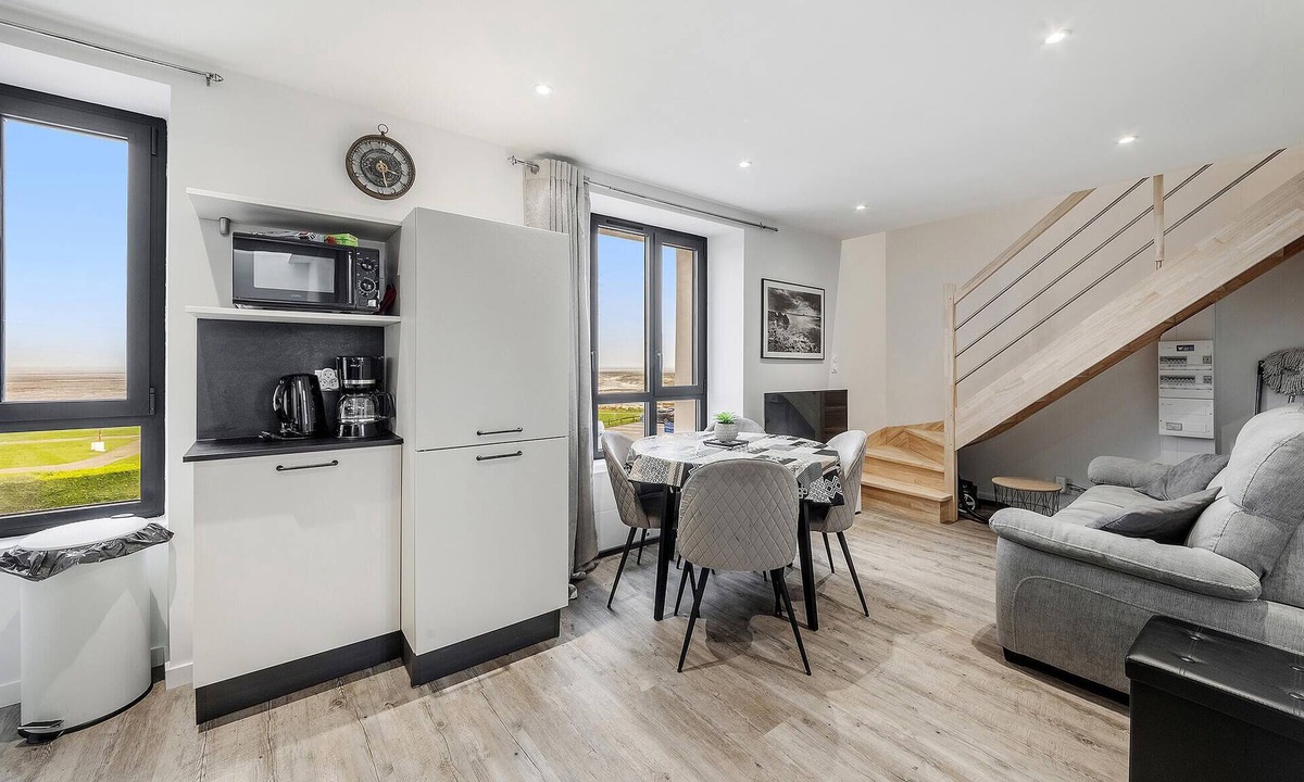 Saint-Benoit-des-Ondes Apartment | Beach front apartment