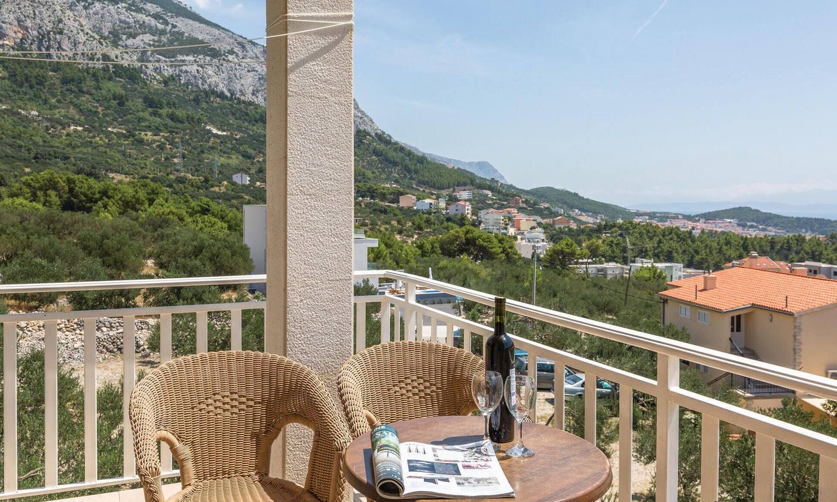 Zelenka Apartment | Beach front apartment in Makarska with WiFi