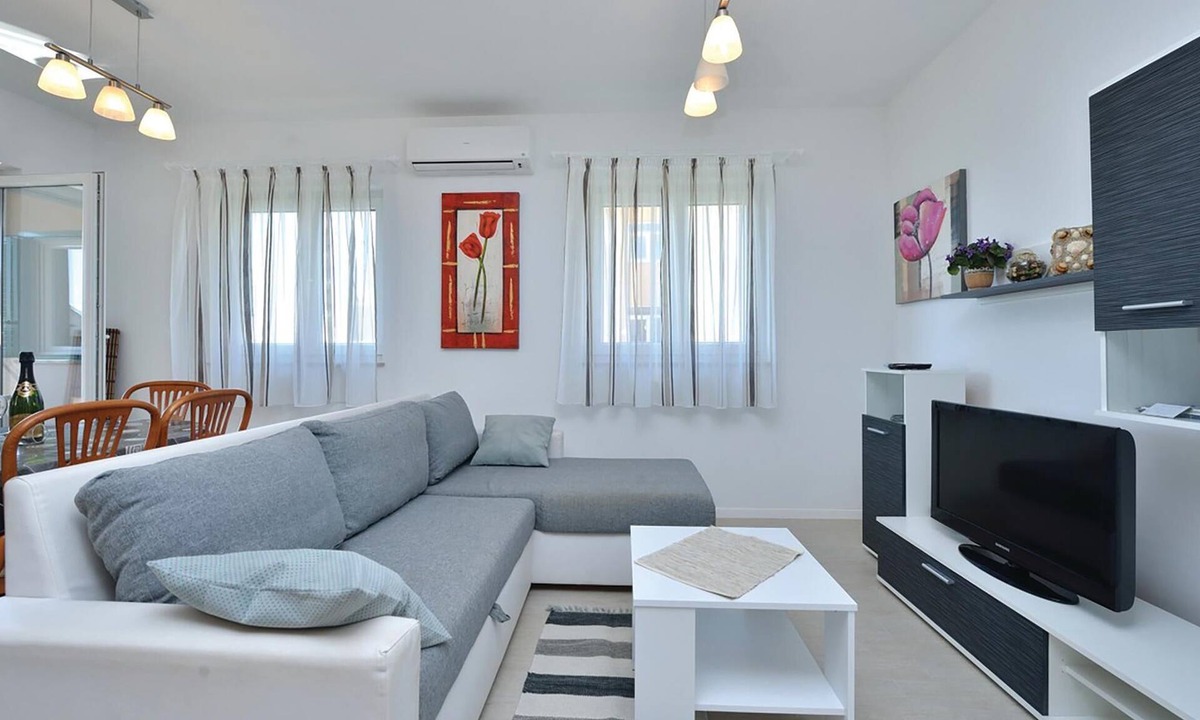 Privlaka Apartment | Beach front apartment in Privlaka with WiFi