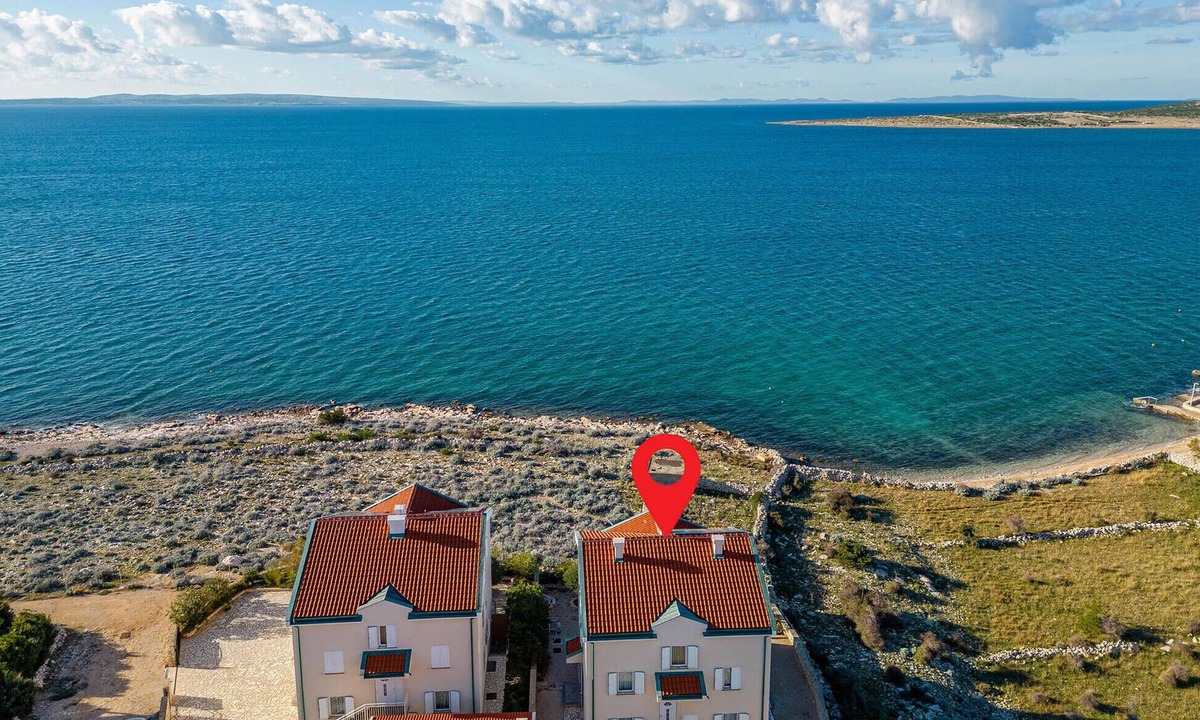 Kosljun Apartment | Beach front apartment in Kosljun with WiFi