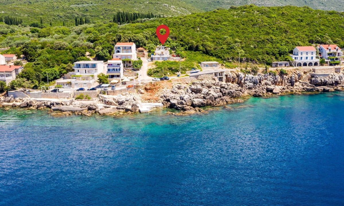Molunat Apartment | Beach front apartment in Gruda with WiFi