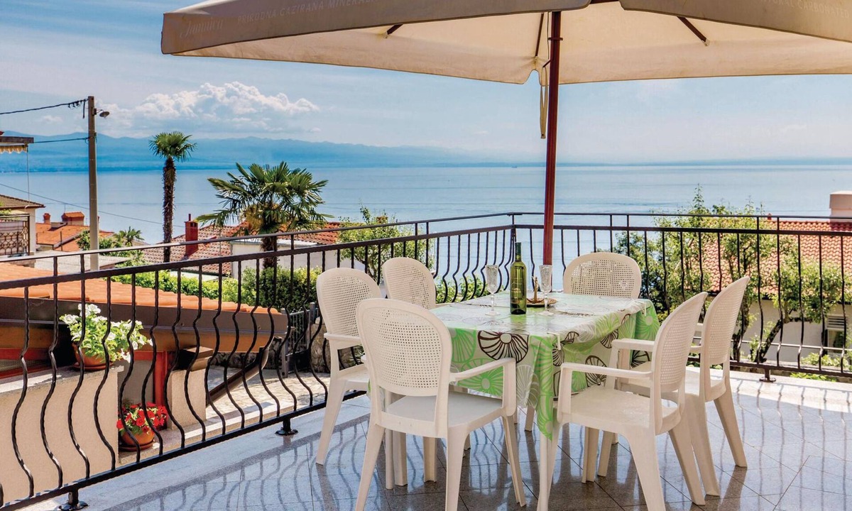 Icici Apartment | Beach front apartment in Icici with WiFi