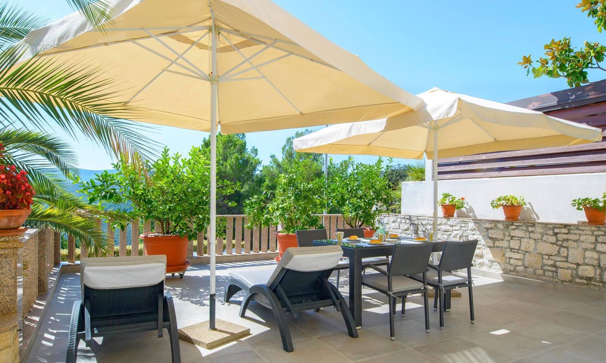 Rabac Apartment | Beach front apartment in Rabac with WiFi