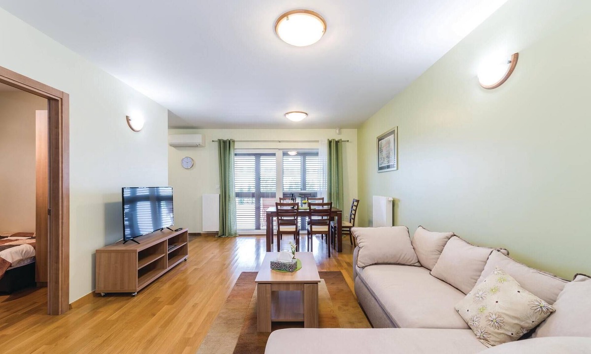 Zadar Apartment | Beach front apartment in Zadar with WiFi