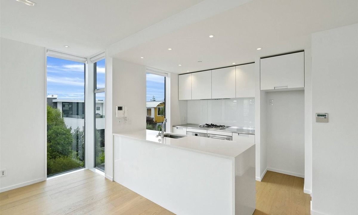 Sumner Apartment | Beach Front Apartment with pool