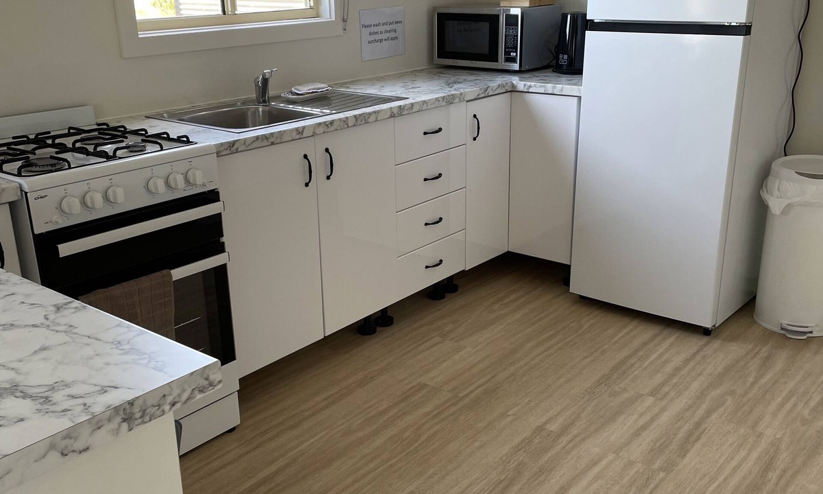 Allestree Cabin | Beach Front Cabin 3 - Two Bedroom Self Contained