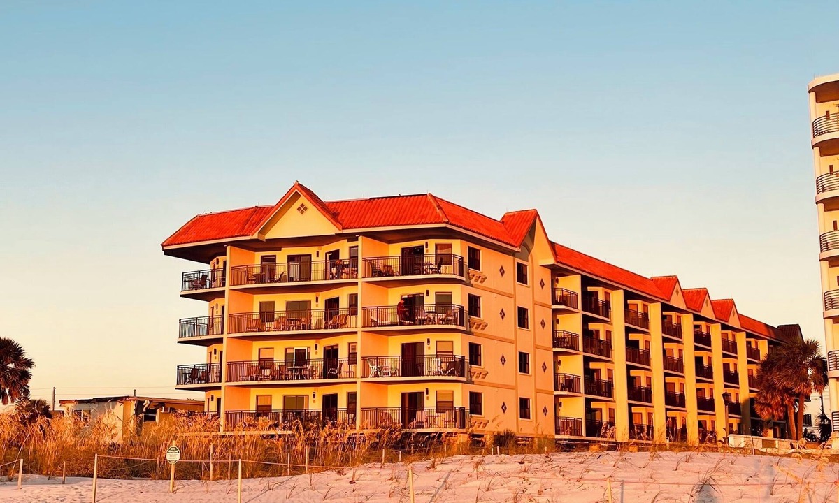 Belle Vista Condo | BEACH FRONT CONDO HIGHLY RATED SPRING & SUMMER DATES AVAILABLE NOW !