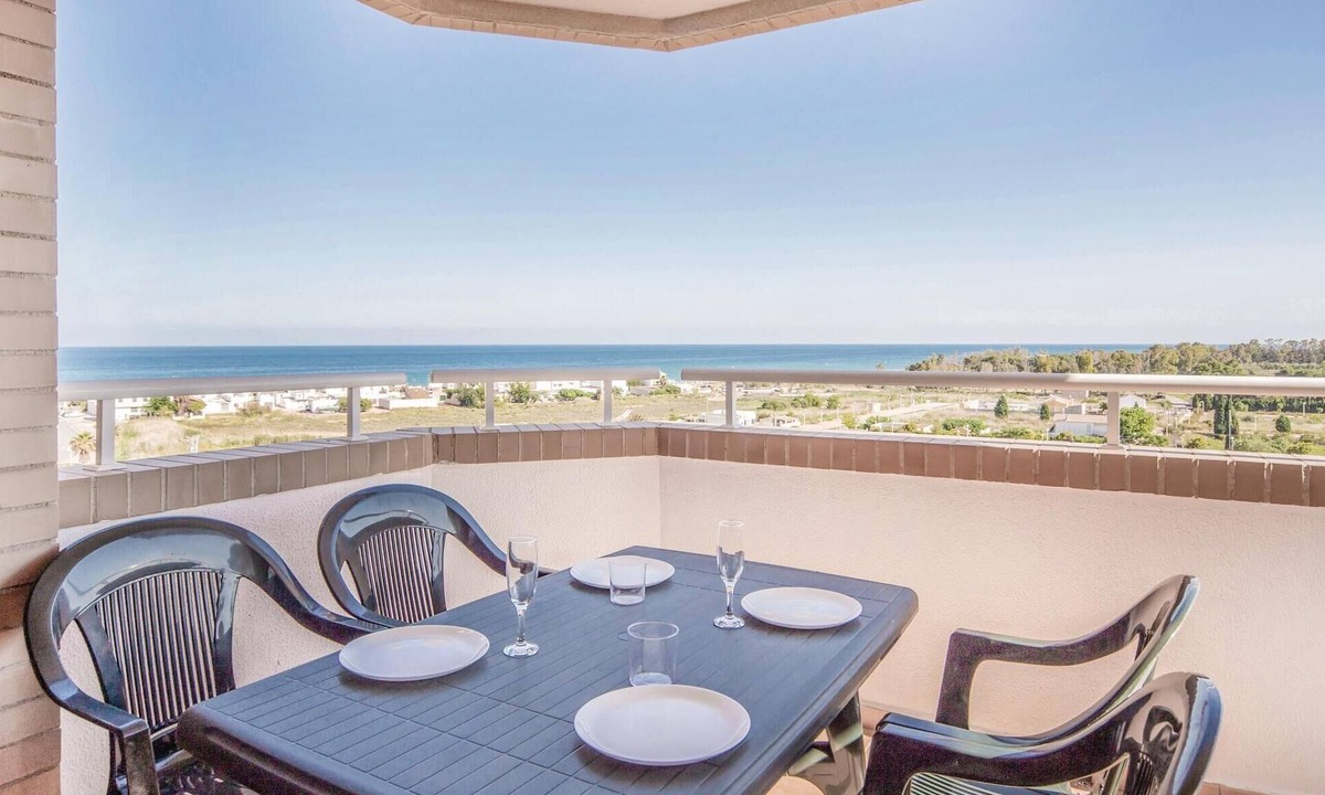 Cabanes Apartment | Beach front apartment in La Torre de la Sal