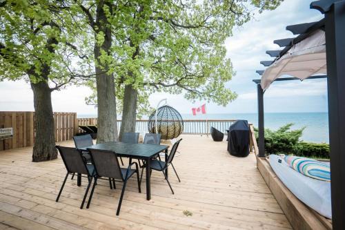 Crystal Beach House | Beach Front Family Cottage Ping Pong & Karaoke